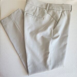 New White House Black Market Slim Ankle Pants Size 8. Color Lunar, Light Gray.
